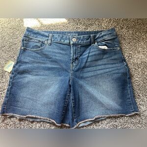 Maurice’s high rise shorts size 14